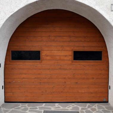 Portone garage motorizzato in legno